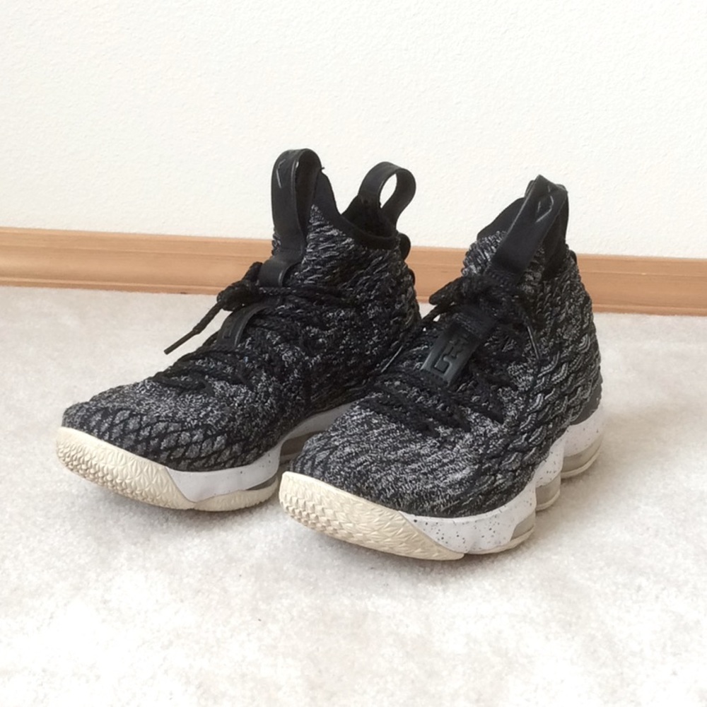 Nike LeBron 15